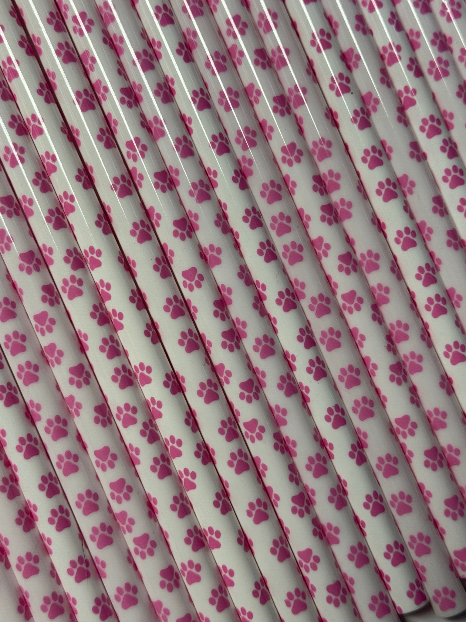 598 Pink Paw Prints (White) 32 - 40oz - 216 Tumblers