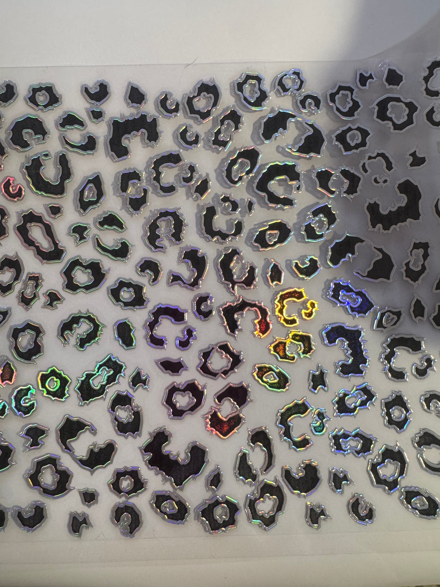 JAGGED LEOPARD WITH HOLOGRAPHIC OUTLINE