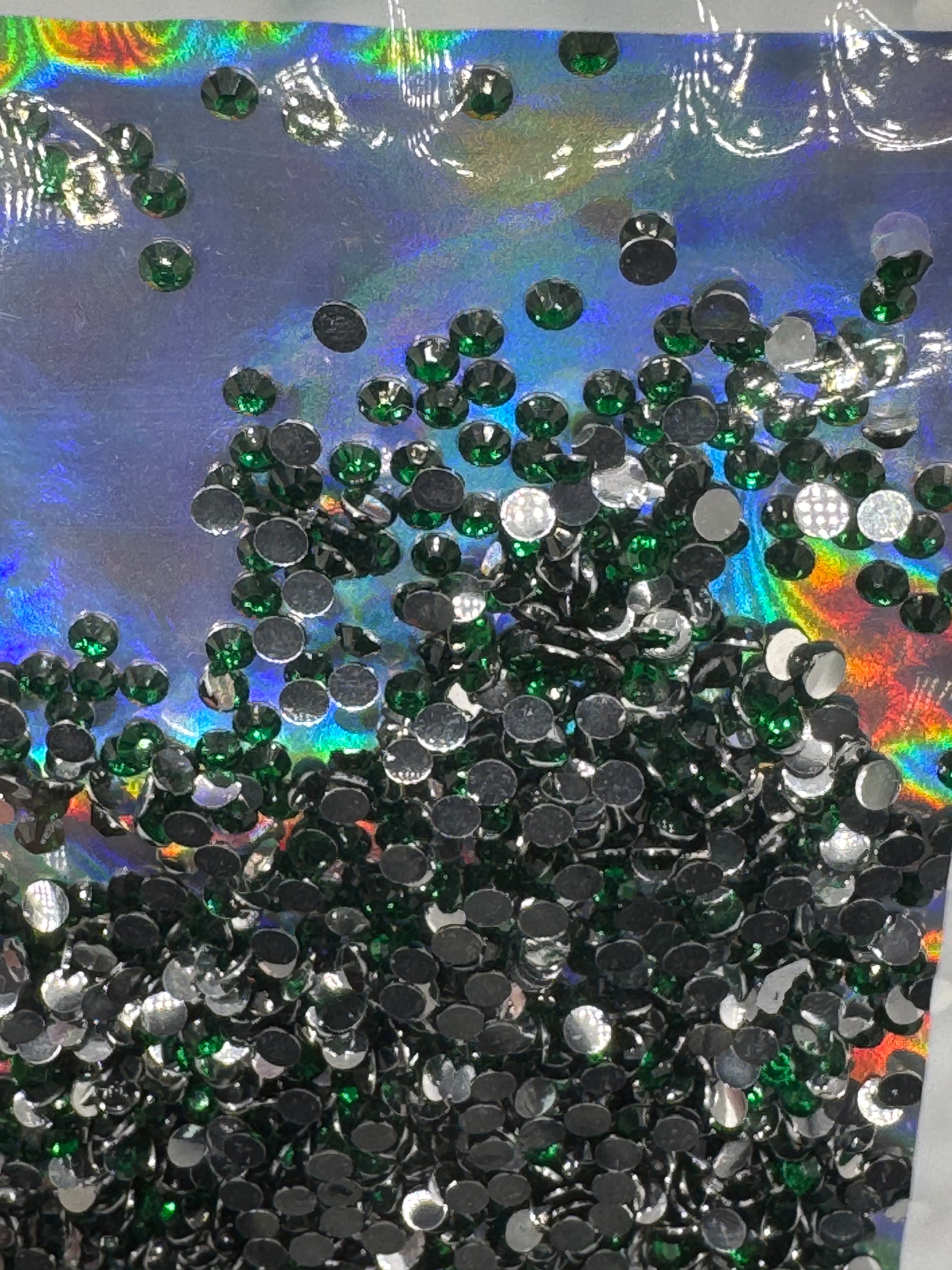 3mm RESIN RHINESTONES EMERALD SILVER BACK