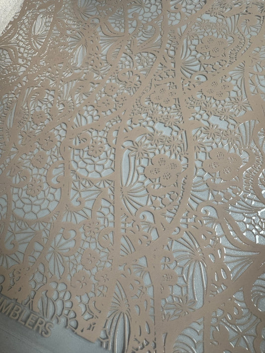 C - 106 CREAM LACE SMALL - 216 Tumblers