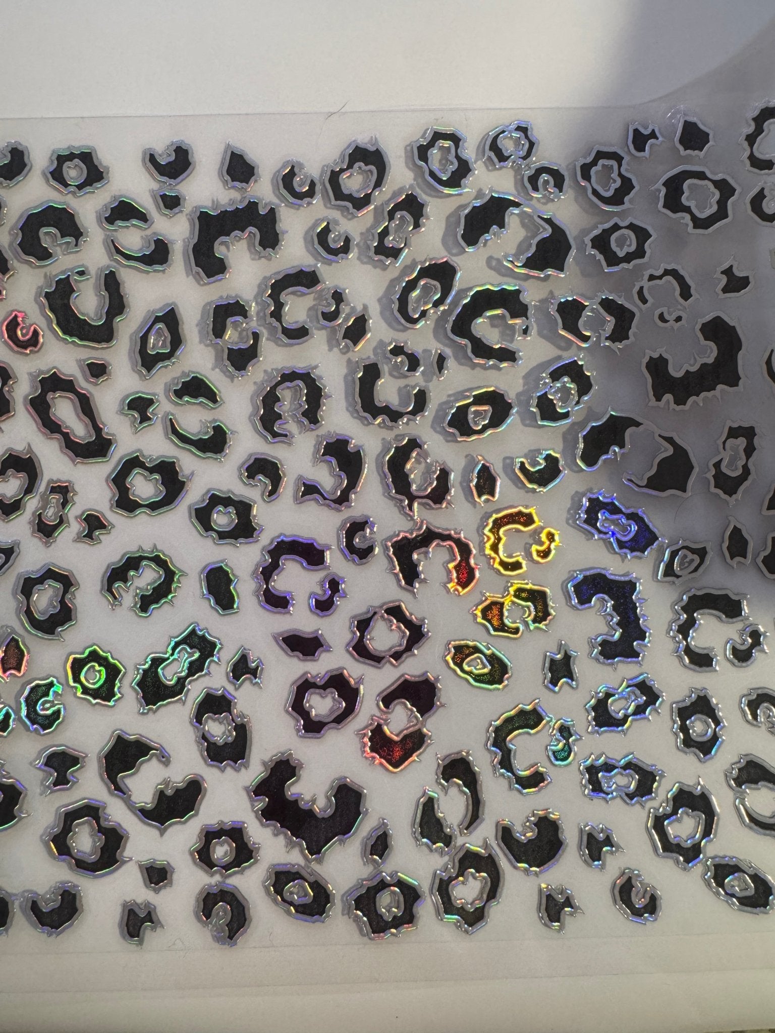 JAGGED LEOPARD WITH HOLOGRAPHIC OUTLINE - 216 Tumblers