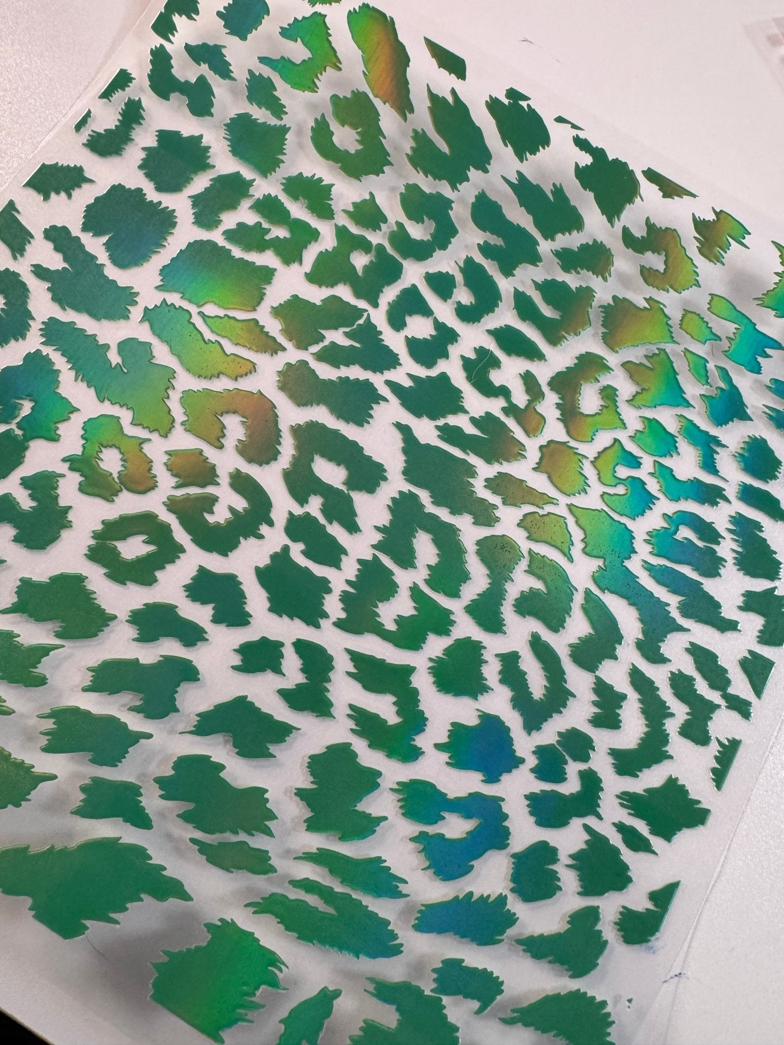 LIGHT GREEN HOLOGRAPHIC LEOPARD PRINT - 216 Tumblers